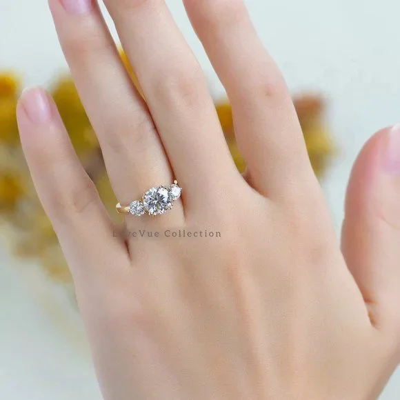 Certified 2.8ct. t.w. Diamond Three-stone Brilliant Cut Engagement Ring - Picture 5 of 16